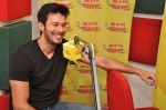 Rajneesh Duggal at Radio Mirchi Mumbai studio to share his experiences of being on Khatron Ke Khiladi (6)_538e85057c013.jpg