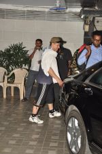 Aamir Khan snapped leaving his gym in Mumbai on 5th June 2014 (5)_53915f938ce86.JPG