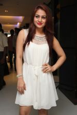 Aksha Pardasany New Stills (61)_53915a9ecf19f.jpg