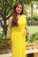 Maanu Actress New Stills in Yellow Sari (3)_53915831810e9.jpg