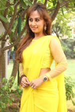 Maanu Actress New Stills in Yellow Sari (9)_5391583469f31.jpg