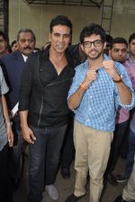 Akshay Kumar with Aditya Thackeray to launch Women safety defence centre in Andheri Sports Complex, Mumbai on 6th June 2014 (43)_5392ffed371bf.JPG