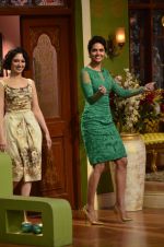 Esha Gupta, Tamannaah Bhatia at the Promotion of Humshakals on the sets of Comedy Nights with Kapil in Filmcity on 6th June 2014 (23)_539302b7cfb67.JPG