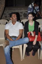 Sunil Shetty, Sasha Agha at celebrity cricket match in Juhu, Mumbai on 6th June 2014 (60)_539300578a3dc.JPG
