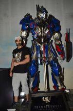 Ashmit Patel pose with Optimus Prime to promote Transformers in Mehboob on 11th June 2014 (28)_53994c5496834.JPG
