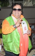 Bappi Lahiri who welcomes the FIFA world cup with his new single _Life of Football_ composed and sung by the legend himself (2)_539a932565699.jpg