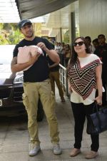 Imran Khan_s baby discharged from hospital in Khar, Mumbai on 12th June 2014 (27)_539ae39c232f9.jpg