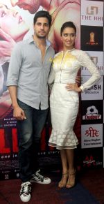 Shraddha Kapoor, Sidharth Malhotra at the Promotion of Film Ek Villain in Hotel Hindustan International, Kolkata on 13th June 2014 (1)_539bb117bce6a.jpg