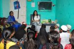 Amrita Rao spends time with kids of NGO pratham in Mumbai on 19th June 2014 (104)_53a2d6b1efd75.JPG