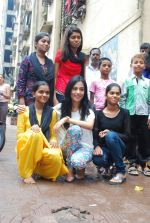 Amrita Rao spends time with kids of NGO pratham in Mumbai on 19th June 2014 (75)_53a2d6a4c0901.JPG