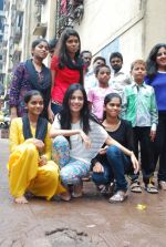 Amrita Rao spends time with kids of NGO pratham in Mumbai on 19th June 2014 (78)_53a2d6a63fa0b.JPG