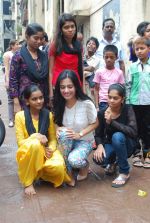Amrita Rao spends time with kids of NGO pratham in Mumbai on 19th June 2014 (93)_53a2d6ad4154f.JPG