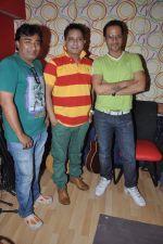 Sukhwinder Singh jams with Meet Bros in Andheri, Mumbai on 18th June 2014 (27)_53a2a8aee53f8.JPG