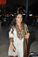 Vidya Balan snapped at airport as she returns from Hyderabad on 20th June 2014 (10)_53a4e6b699392.JPG