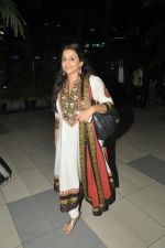 Vidya Balan snapped at airport as she returns from Hyderabad on 20th June 2014 (11)_53a4e6b71c9f0.JPG