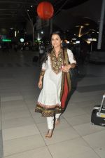 Vidya Balan snapped at airport as she returns from Hyderabad on 20th June 2014 (8)_53a4e6b611188.JPG