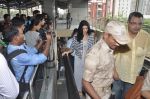 Deeksha Seth and Armaan Jain take metro ride in Andheri, Mumbai on 20th June 2014 (38)_53a63be9a69ea.JPG