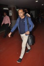 Rahul Bose snapped at the airport on 21st June 2014 (1)_53a6b913d473e.JPG