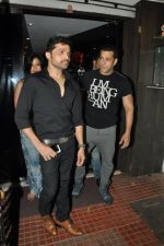 Salman Khan snapped at Himesh_s recording studio in MHADA on 21st June 2014 (13)_53a64d1287a10.JPG
