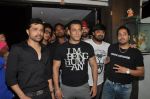 Salman Khan snapped at Himesh_s recording studio in MHADA on 21st June 2014 (27)_53a64d9eaeb72.JPG