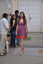 Dia Mirza snapped promoting Bobby Jasoos in Bandra on 25th June 2014 (11)_53ad22015ba3b.JPG
