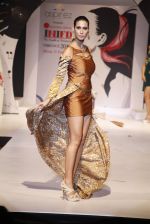 Prachi Mishra on the ramp for INIFD show in Bandra on 26th June 2014 (4)_53ad637108368.JPG