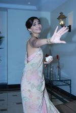 Sonam Kapoor at Rahul Mishra celebrates 6 years in fashion with Grazia in Taj Lands End on 26th June 2014 (484)_53ad77813a1fc.JPG