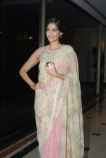 Sonam Kapoor at Rahul Mishra celebrates 6 years in fashion with Grazia in Taj Lands End on 26th June 2014 (490)_53ad77843f935.JPG