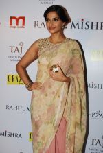 Sonam Kapoor at Rahul Mishra celebrates 6 years in fashion with Grazia in Taj Lands End on 26th June 2014 (508)_53ad778e3a067.JPG