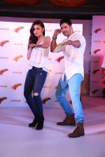 Alia Bhatt and Sidharth Malhotra at Jabong promotional event for Hunmty Sharma Collection launch  in Delhi on 27th June 2014 (3)_53ae74709db66.jpg