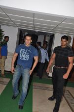 Salman Khan at Sidharth Malhotra success bash at home in Mumbai on 28th June 2014 (67)_53af7e4fa0bd0.JPG