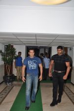 Salman Khan at Sidharth Malhotra success bash at home in Mumbai on 28th June 2014 (68)_53af7e502a838.JPG
