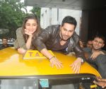 Alia Bhatt, Varun Dhawan at Humpty Sharma Ki Dulhania Film Promotion at Kolkata on 1st July 2014 (37)_53b2ecfbf1327.jpg