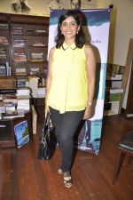 Sonali Kulkarni at Anita Shirodkar_s book Secrets launch in Kitab Khana, Mumbai on 3rd July 2014 (45)_53b671566bbaa.JPG