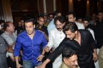Salman Khan, Shahrukh Khan at Baba Siddiqui_s iftar party in Mumbai on 6th July 2014 (135)_53ba4614ecd60.JPG