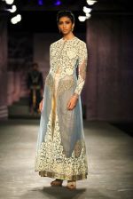 Model walks for Anju Modi in IIJW 2014 in Grand Hyatt, Mumbai on 16th July 2014 (48)_53c7bf7b91023.jpg