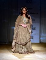 Huma Qureshi walk for Rimple & Harpreet Narula show on final day of India Couture Week in Delhi on 20th July 2014 (21)_53cd496cc68bc.jpg