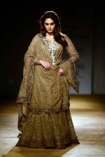 Huma Qureshi walk for Rimple & Harpreet Narula show on final day of India Couture Week in Delhi on 20th July 2014 (25)_53cd49cbc4119.jpg