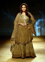 Huma Qureshi walk for Rimple & Harpreet Narula show on final day of India Couture Week in Delhi on 20th July 2014 (26)_53cd49cdd4ebd.jpg