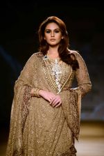 Huma Qureshi walk for Rimple & Harpreet Narula show on final day of India Couture Week in Delhi on 20th July 2014 (29)_53cd4a031df05.jpg