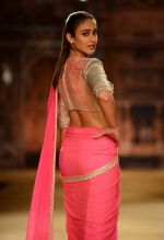 Ileana D_Cruz walk for Sulakshana Couture show on final day of India Couture Week in Delhi on 20th July 2014 (36)_53cd48f5c9bc3.JPG