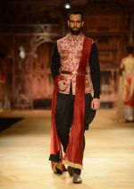 Model walk for Sulakshana Couture show on final day of India Couture Week in Delhi on 20th July 2014 (13)_53cd48f0e1c6c.JPG