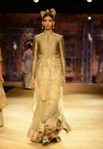 Model walk for Sulakshana Couture show on final day of India Couture Week in Delhi on 20th July 2014 (14)_53cd48f3d8779.JPG