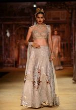 Model walk for Sulakshana Couture show on final day of India Couture Week in Delhi on 20th July 2014 (3)_53cd48c244368.JPG