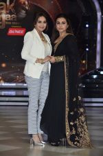 Rani Mukherjee, Madhuri Dixit on the sets of Jhalak Dikhla Jaa Season 7 in Mumbai on 22nd July 2014 (105)_53ce9d2cbbd45.JPG