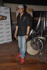 Akshay Kumar sings live to promote his new film in Jogeshwari, Mumbai on 23rd July 2014 (44)_53cfef0fcb0a5.JPG