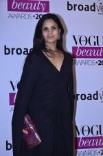 at Vogue Beauty Awards in Mumbai on 22nd July 2014 (32)_53cf7520f3958.JPG