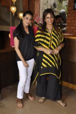 Mana Shetty, Sharmilla Khanna at a Spicy Sangria Pop Up exhibition hosted by Shaan and Sharmilla Khanna in Mana Shetty_s R House in Worli on 26th July 2014 (101)_53d4592e903c2.JPG