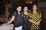 Mana Shetty, Sharmilla Khanna at a Spicy Sangria Pop Up exhibition hosted by Shaan and Sharmilla Khanna in Mana Shetty_s R House in Worli on 26th July 2014 (5)_53d459b4b5cdc.JPG