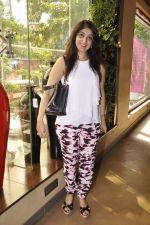 at a Spicy Sangria Pop Up exhibition hosted by Shaan and Sharmilla Khanna in Mana Shetty_s R House in Worli on 26th July 2014 (126)_53d457f9460e1.JPG